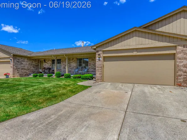 16999 Cristina Ct, Clinton Township, MI 48038