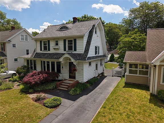 3rd image of 390 Winona Blvd