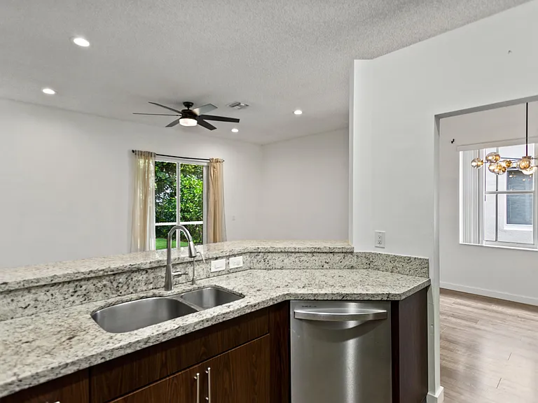 1071 Bluewood Ter — Photo 11