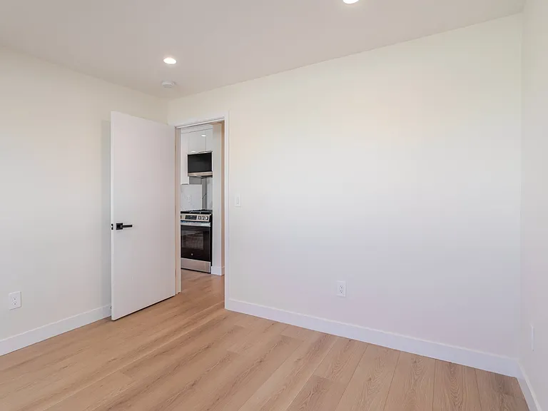 10421 Pinyon Ave — Photo 14