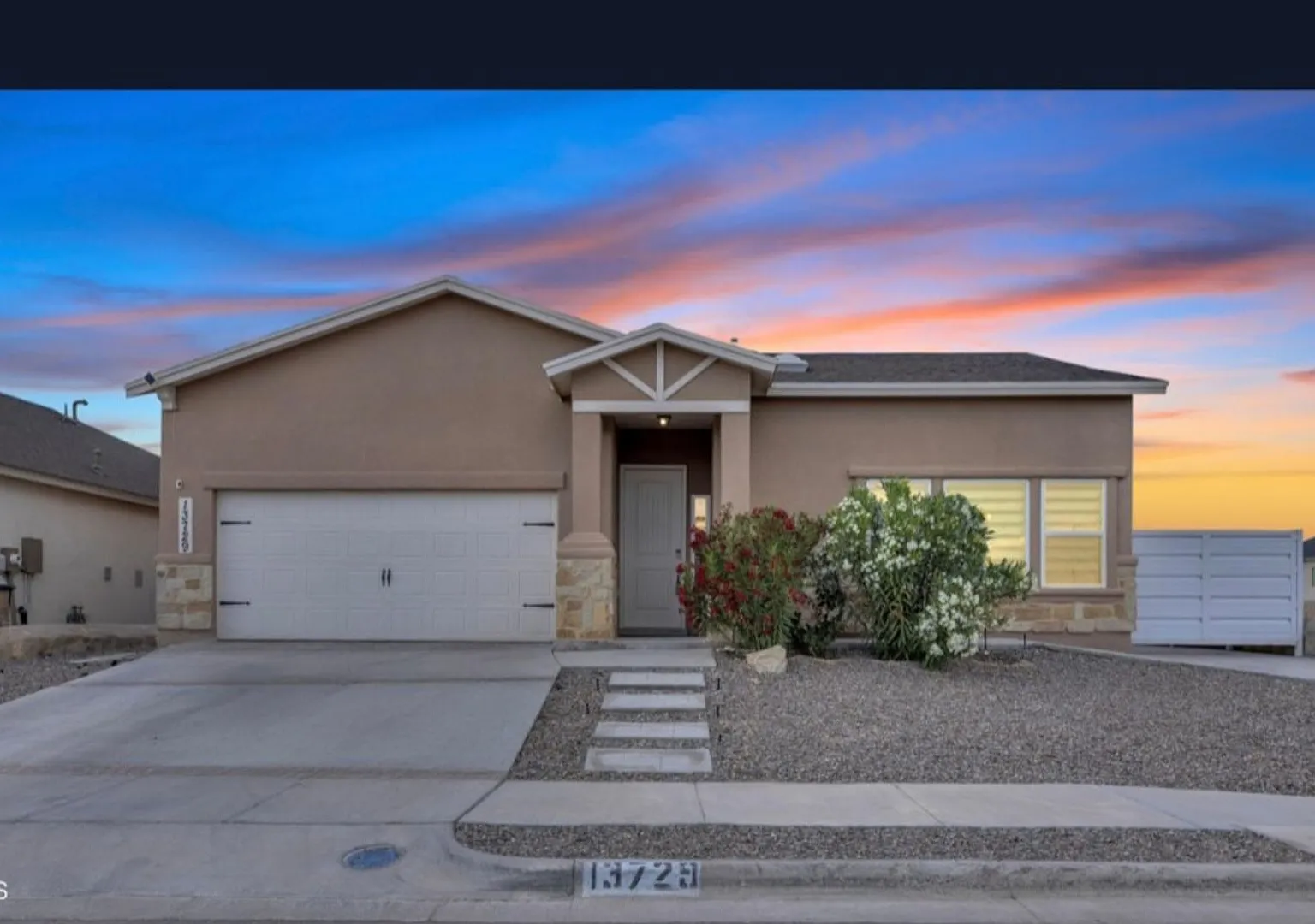 Stunning 5 Bedroom 3 Bathroom Home In Horizon Center Neighborhood — Photo 2