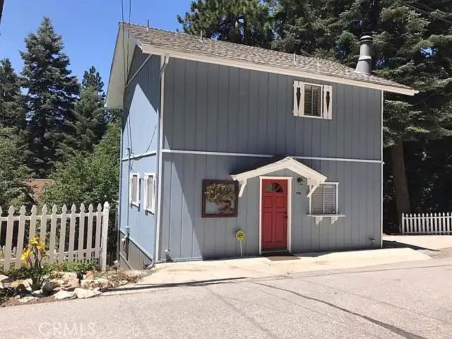 1st image of 776 Lords Ln