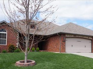 5713 S Winsor Dr, Battlefield, MO 65619