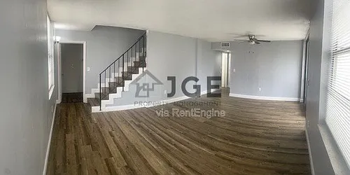 1752 NW 55th Ave Photo 1