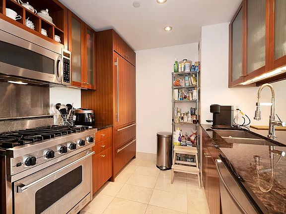 5th image of 250 E 53rd St APT 403