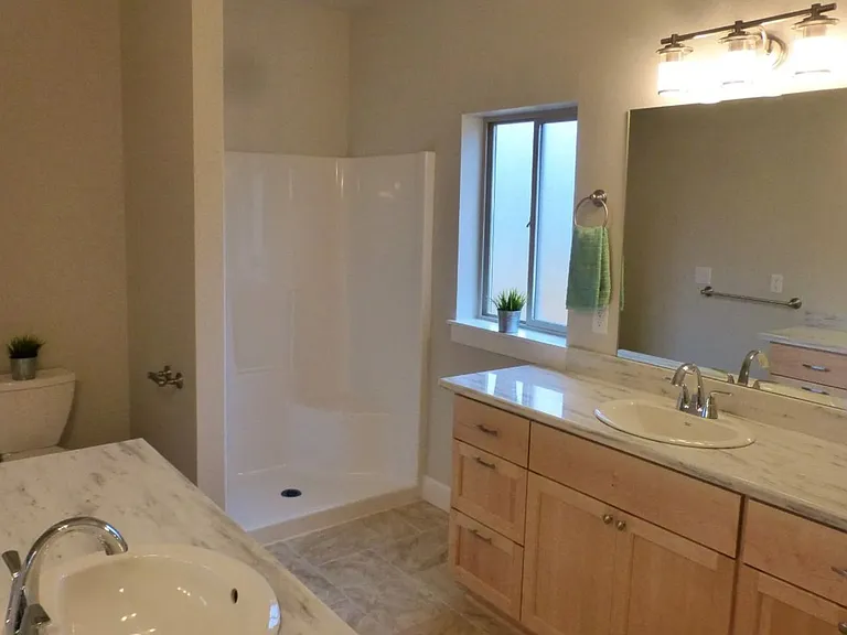 821 Waverly St — Photo 5