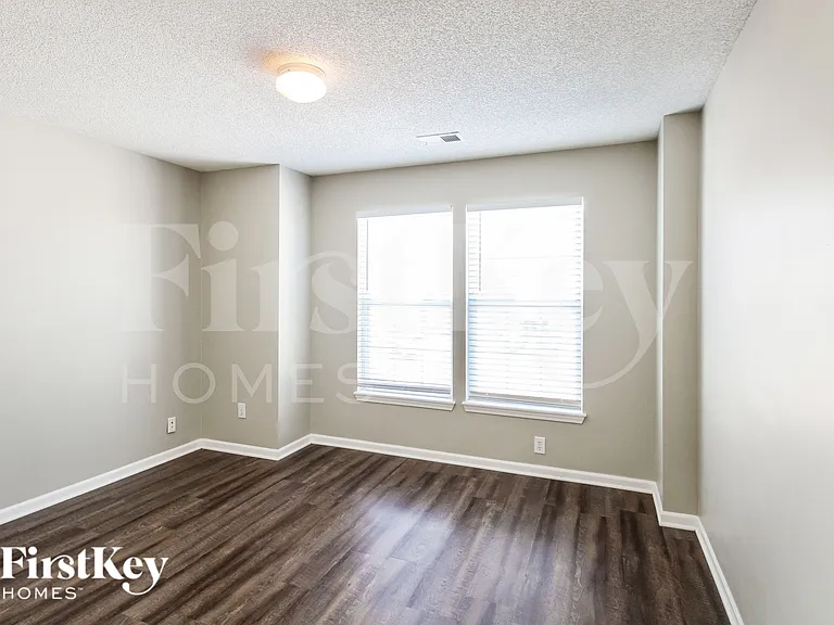 909 NE 93rd Ct — Photo 12