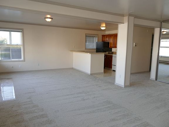 2nd image of 636 W Nickerson St #1