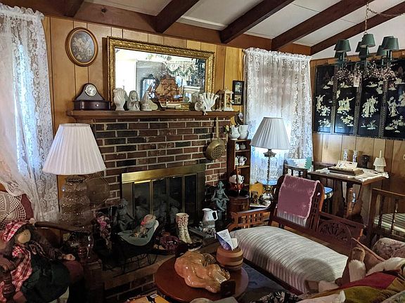 3rd image of 222 Zurich Cir