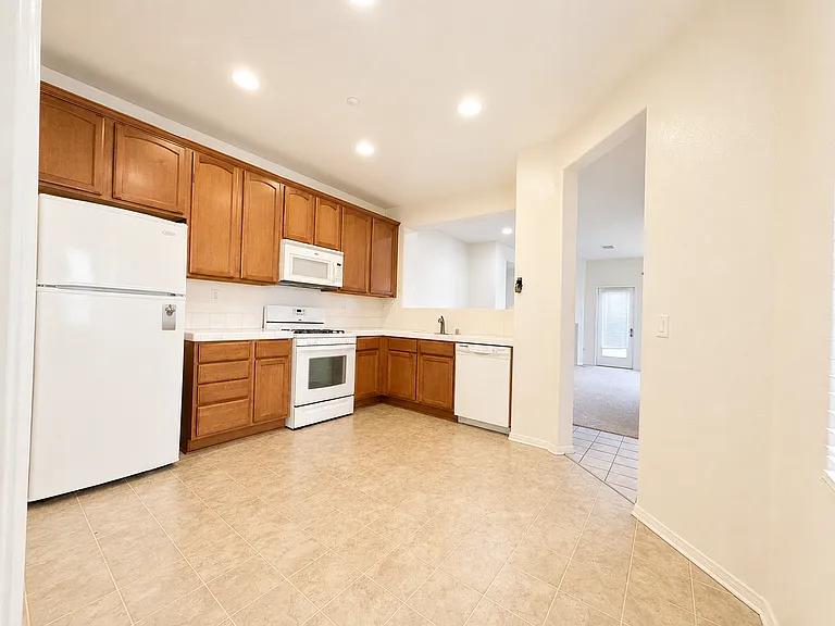 15325 Oak Tree Dr #104 — Photo 4