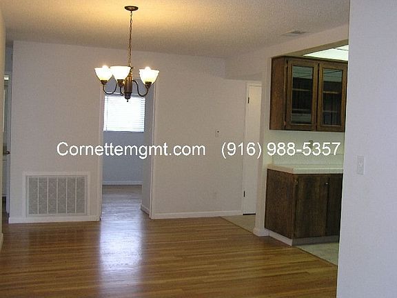 4th image of 150 Waterglen Cir