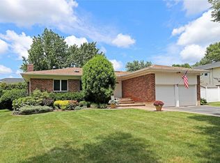 36 Rockland Dr, Jericho, NY
