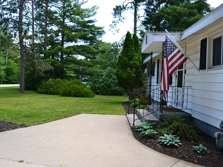 870 Pine Grove Ave — Photo 5