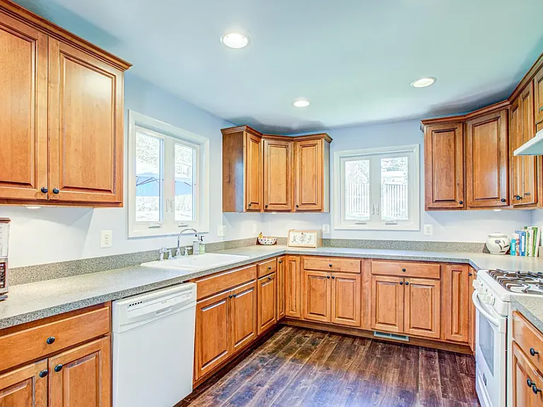 7811 Greeley Blvd — Photo 37