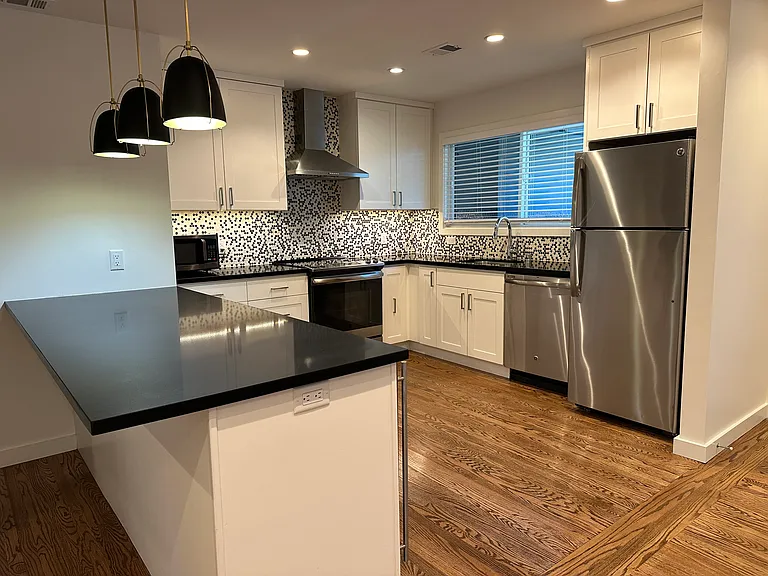 200 Waverley St #8 — Photo 2