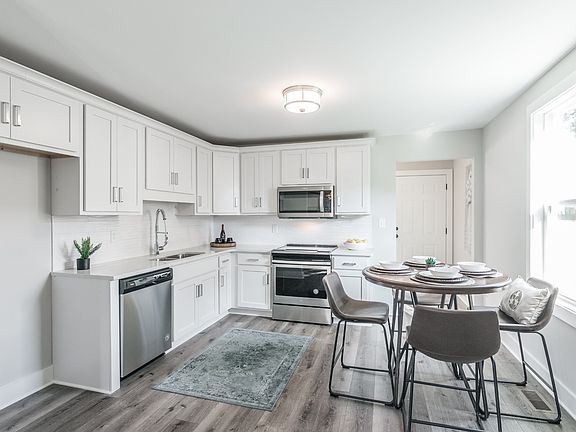 3rd image of 613 N 2nd St