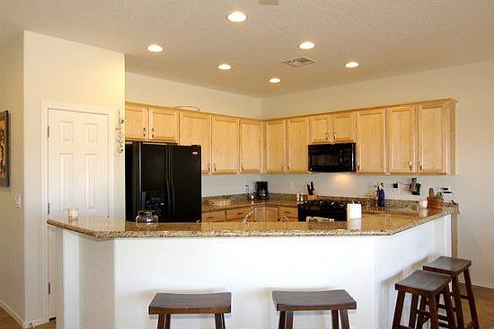 Gorgeous Kitchen w/granite counters.