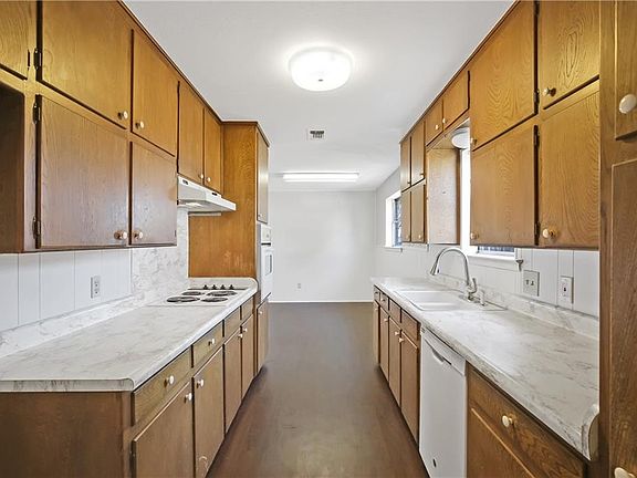 2nd image of 7458 Meadow Ct
