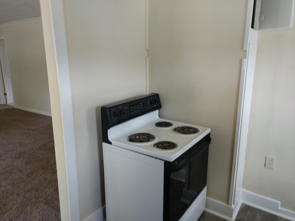 1st image of 701 E 9th Ave