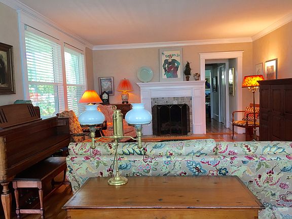 Living room w/hallway to MBR