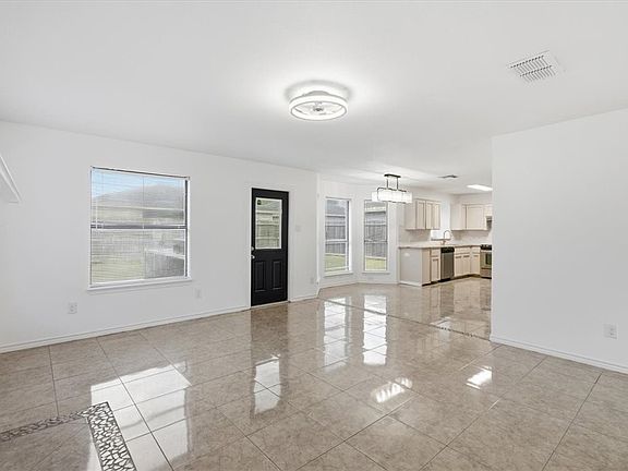 5th image of 6817 Blue Skyway Dr
