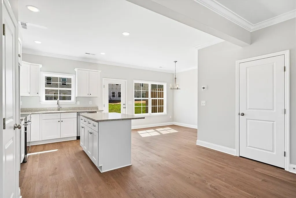 2 bed, 1268 sqft, $1,750 — Photo 4
