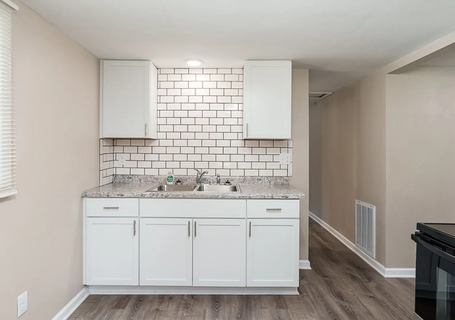 One Bedroom One Bathroom Home in South Beloit $895.00 — Photo 2