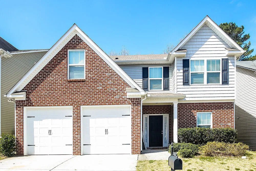 4 bed, 2.5 bath, 2002 sqft, $2,150 — Photo 1