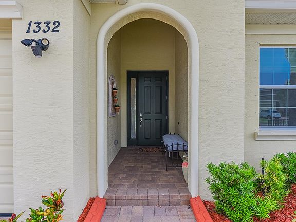 4th image of 1332 NW Leonardo Circle
