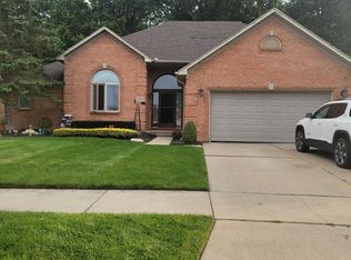 53630 Deerfield Ln, New Baltimore, MI 48047