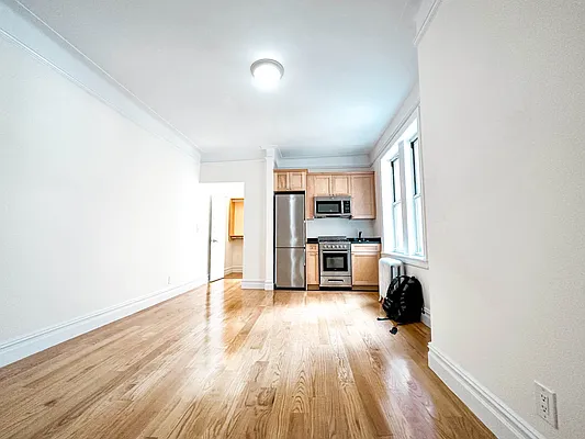 Rented by Manhattan Realty Group | media 8