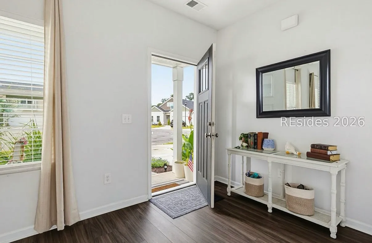 4 bed, 2237 sqft, $2,550 — Photo 2
