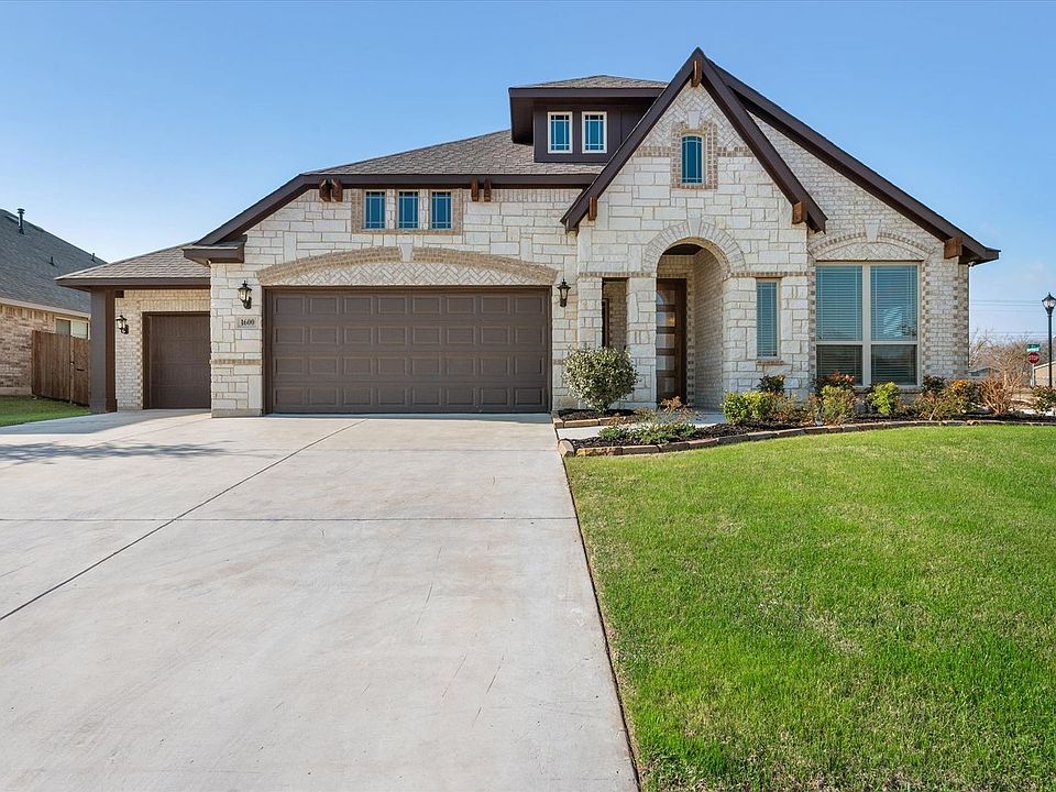 1st image of 1600 Nighthawk Ln