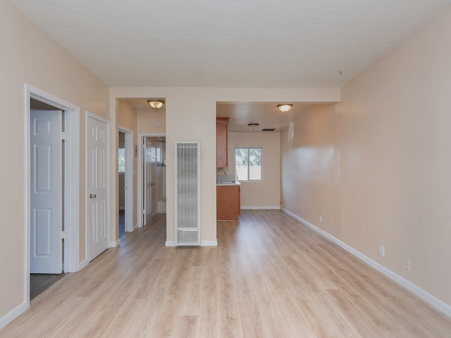 Capri Apartments — Photo 2