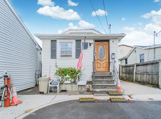 1 Milbank Rd, Staten Island, NY 10306