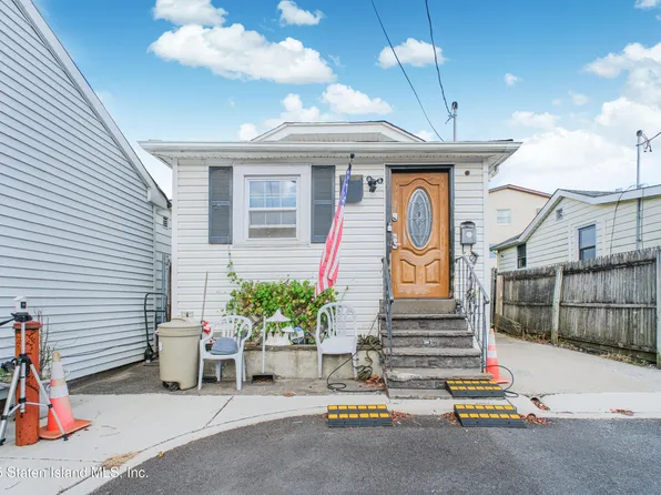 1 Milbank Rd, Staten Island, NY 10306