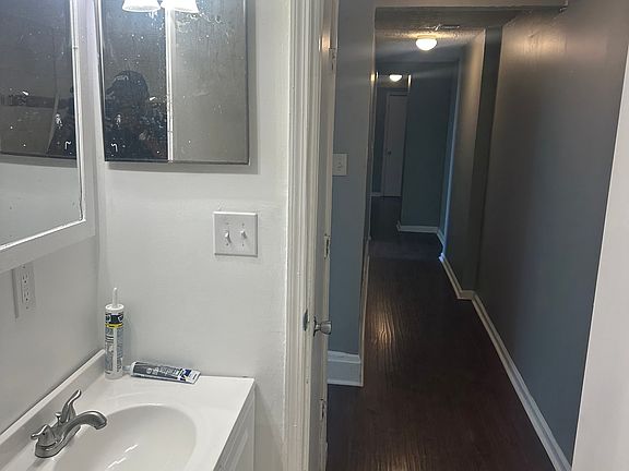 3rd image of 1916 Linn St #2