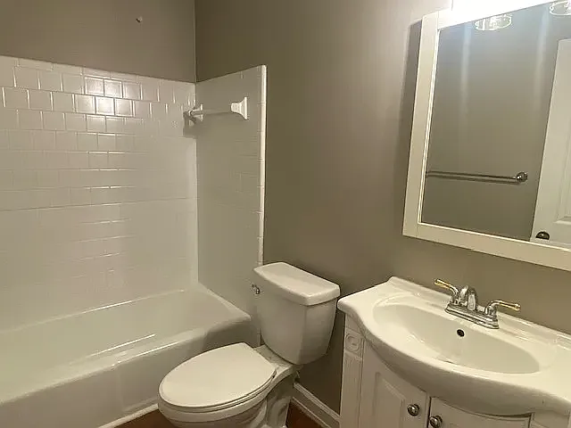 240 Brandenburgh Cir — Photo 10
