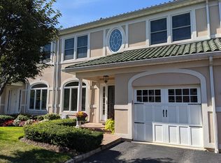 17 Villa Promenade, Bay Shore, NY 11706