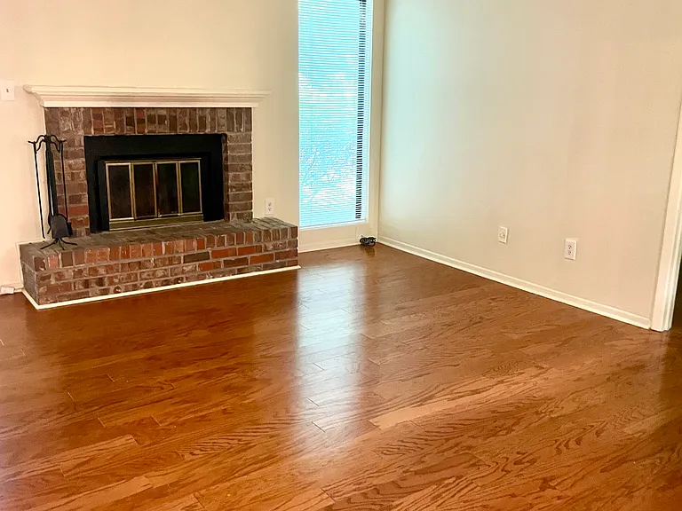 702 Tuxworth Cir — Photo 1