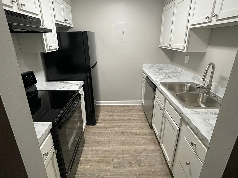 Grinstead Manor Apartments — Photo 57