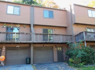 4 Adrian Ct, Cortlandt Manor, NY 10567