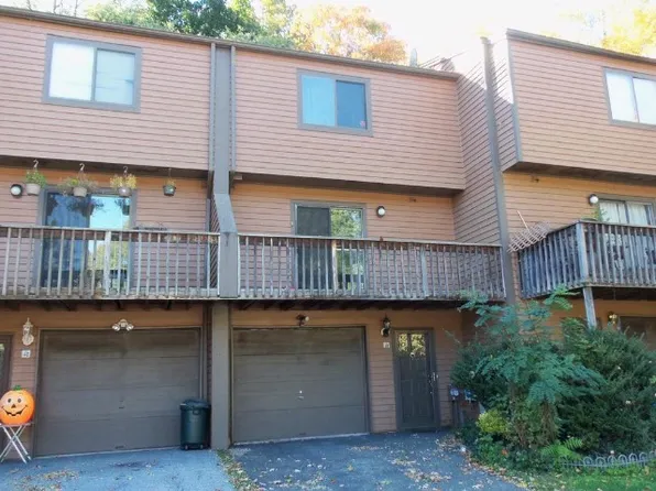 4 Adrian Ct, Cortlandt Manor, NY 10567