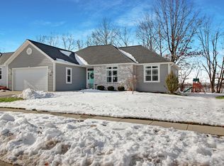 164 N Water Crest Ct, Elkhorn, WI 53121