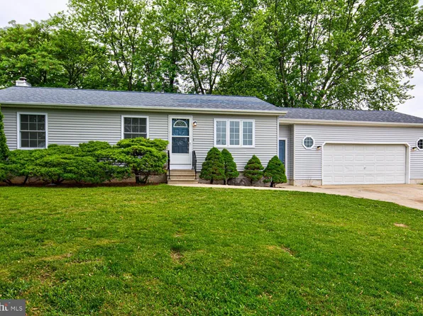 711 Ellen Dr, Bear, DE 19701