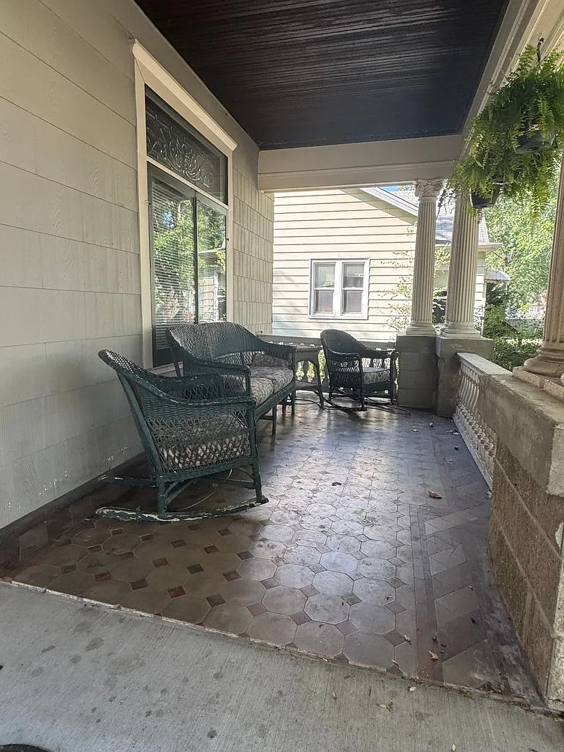 2526 Polk St NE — Photo 3