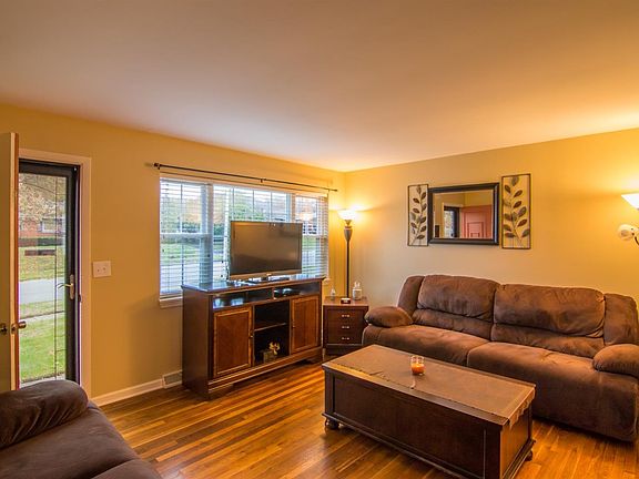 2nd image of 3566 Brookview Dr