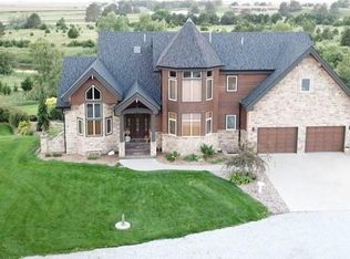 804 W 10th Rd, Aurora, NE 68818