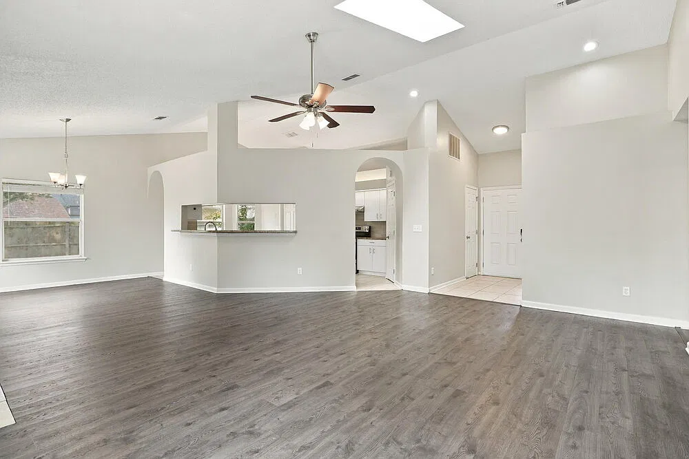 3 bed, 2.0 bath, 1683 sqft, $1,965 — Photo 4