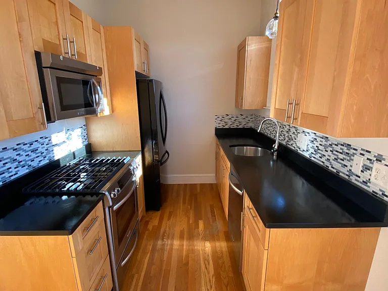 80 Webster Ave #3F — Photo 6